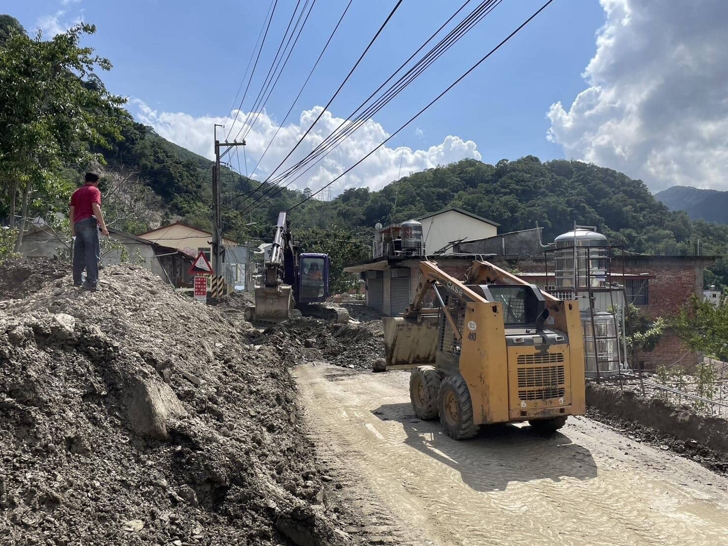 Typhoon Kanu severely damaged transportation in Nantou mountain areas