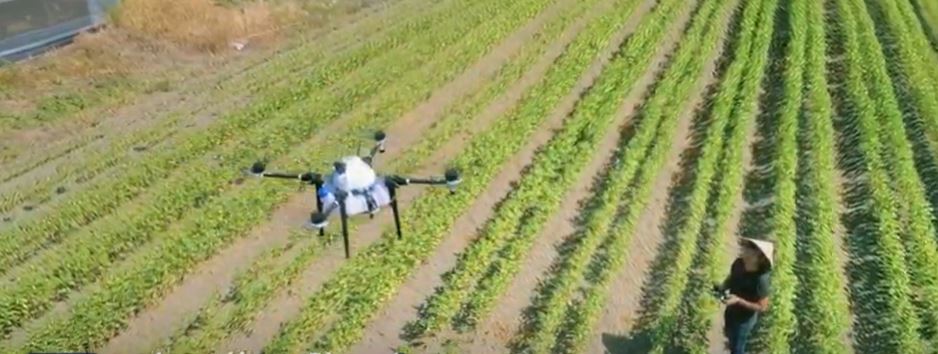 Agricultural drones shoulder the significant responsibility of spraying chemicals and collecting agricultural information, making them a great help to farmers.