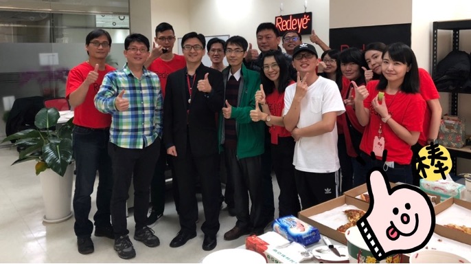 瑞愛生醫團隊，左4為執行長顏碩廷博士（圖片來源：瑞愛生醫臉書）